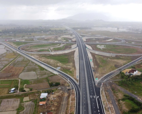 Ngay tuần sau, 22km đầu tiên của tuyến cao tốc “rừng – biển” đầu tiên tại Việt Nam sẽ chính thức thông xe