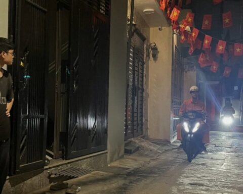 “Đêm trắng” của người Hà Nội: 40 độ ngoài trời, mất điện trong nhà, nhà nghỉ cháy phòng
