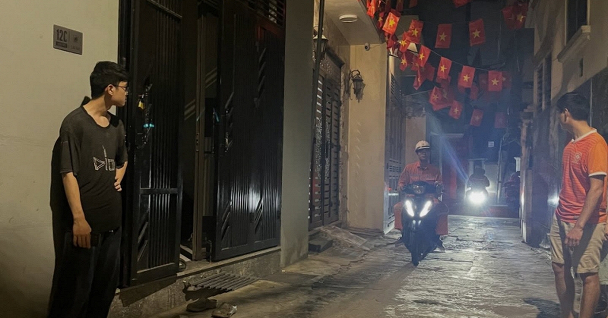 “Đêm trắng” của người Hà Nội: 40 độ ngoài trời, mất điện trong nhà, nhà nghỉ cháy phòng