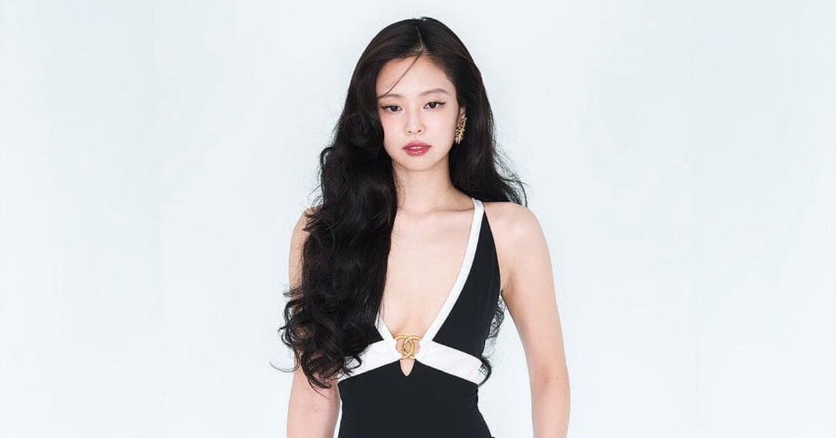 Jennie mặc độc bra diễn vũ đạo bỏng mắt ở show Chanel, G-DRAGON nhảy theo nhiệt tình