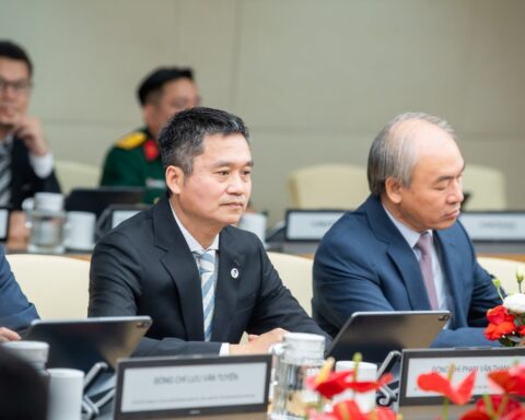 Viettel bắt tay ông lớn xăng dầu “khủng” nhất Việt Nam: Sẽ có hàng nghìn trạm xăng thông minh thế hệ mới?