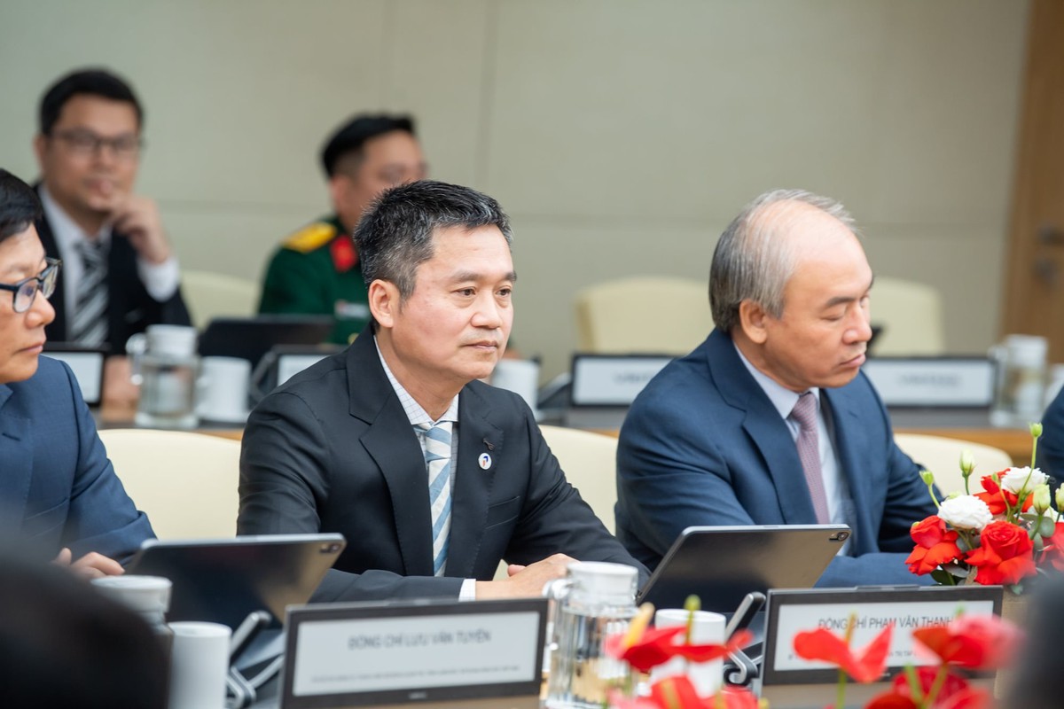 Viettel bắt tay ông lớn xăng dầu “khủng” nhất Việt Nam: Sẽ có hàng nghìn trạm xăng thông minh thế hệ mới?
