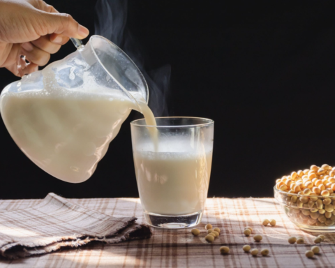 Vì sao phụ nữ mãn kinh dễ bị táo bón?