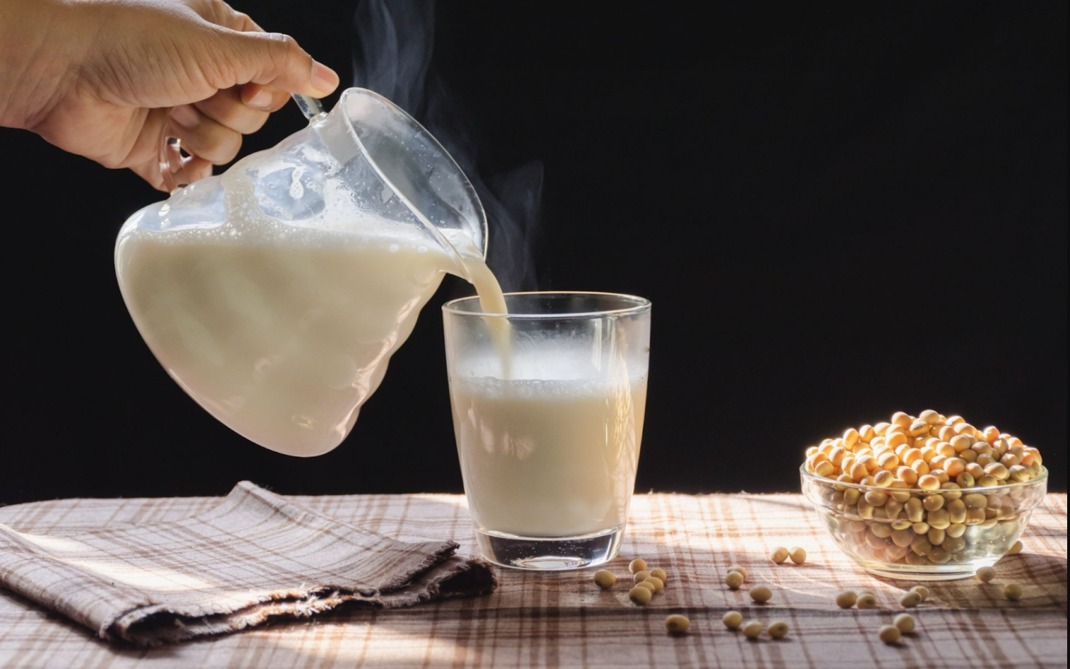 Vì sao phụ nữ mãn kinh dễ bị táo bón?