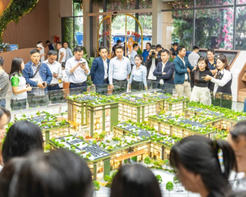 Người trẻ rơi vào thế bế tắc: Không đủ điều kiện mua NOXH, nhưng cũng không mua nổi nhà ở thương mại trong nội đô