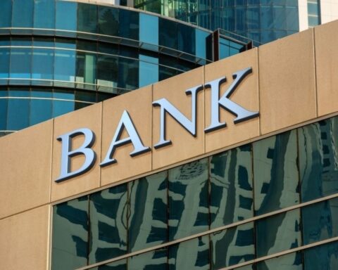 VIS Rating lo ngại thanh khoản thắt chặt, nợ xấu tăng khiến ngân hàng thêm áp lực