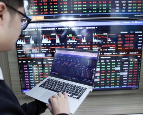 Chứng khoán ngày 27/5: Áp lực từ cổ phiếu trụ khiến VN-Index giảm phiên thứ hai liên tiếp