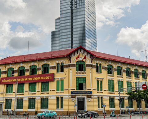 Cuộc giao thoa kiến trúc của thành phố 300 năm: Khi biệt thự Pháp cổ nép mình dưới cao ốc