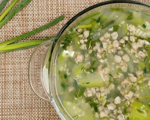 Nắng nóng cứ 3 món canh này mà ăn, vừa mát bổ hạ nhiệt lại nhanh gọn không cần nấu nướng nhiều