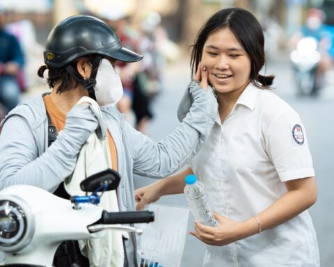 Hết giờ làm bài môn Văn thi vào lớp 10 Hà Nội: Đề bàn về thực trạng “mất kết nối” với cuộc sống của người trẻ