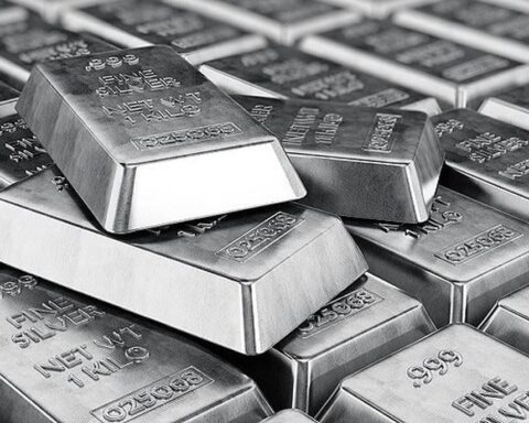 Quỹ bạc do BlackRock quản lý “xả” 100 tấn bạc chỉ trong một tuần