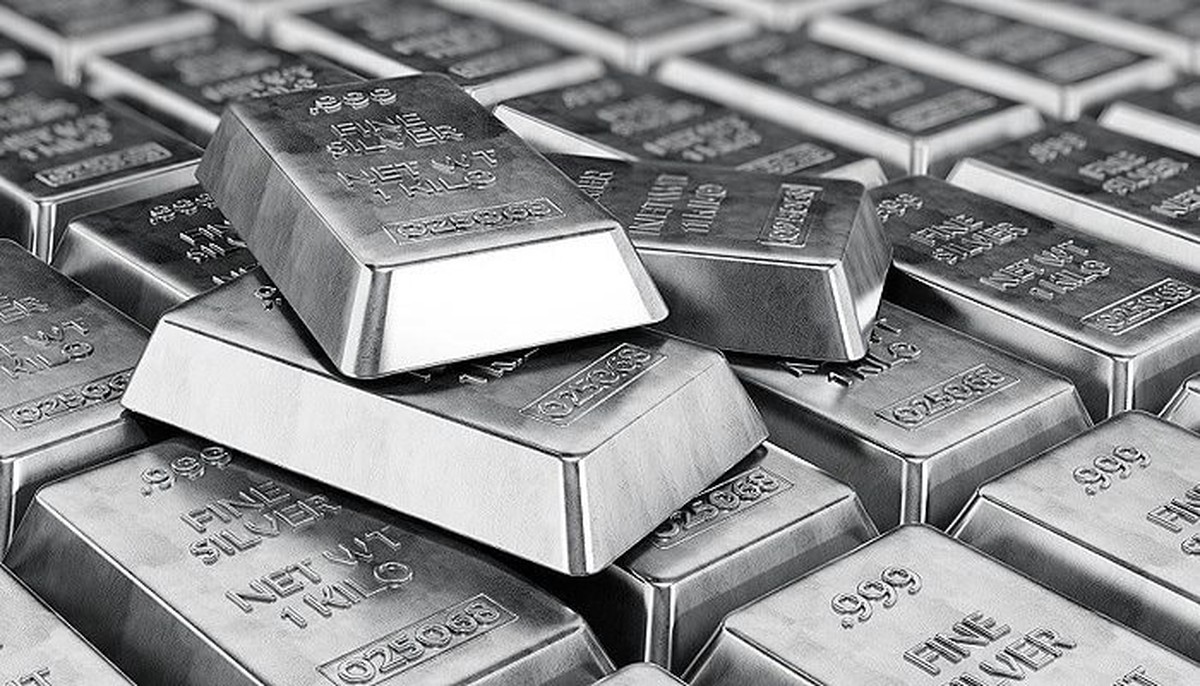 Quỹ bạc do BlackRock quản lý “xả” 100 tấn bạc chỉ trong một tuần