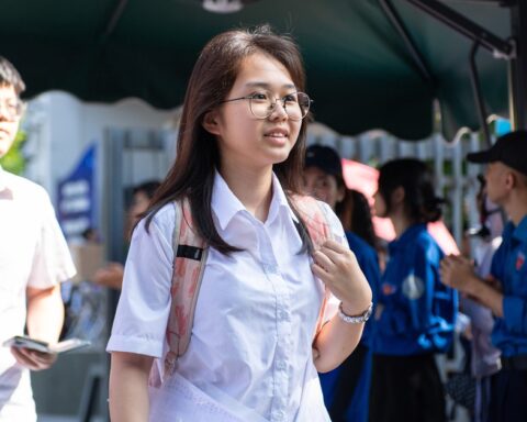 Kết thúc ngày đầu tiên thi vào lớp 10 Hà Nội: Nhiều em thở phào vì đề Ngoại ngữ dễ thở, tự tin lấy 9-9,5 điểm