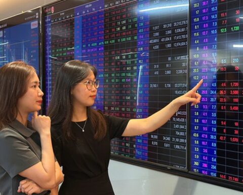Điều gì đang khiến nhà đầu tư quay lưng với chứng khoán?
