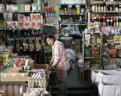 Người phụ nữ chỉ bán tạp hóa sở hữu TÀI SẢN khó tin sau 30 năm: “Tôi không giàu vì bán được nhiều, mà vì đầu tư vào…”