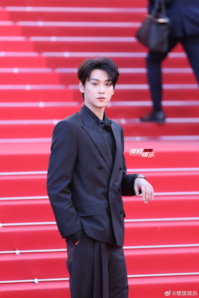 Mỹ nam "khó coi" nhất Cannes 2026 đây rồi: Mặt mũi lờ đờ ánh mắt thất thần trên thảm đỏ, càng nhìn càng nóng mắt- Ảnh 4.