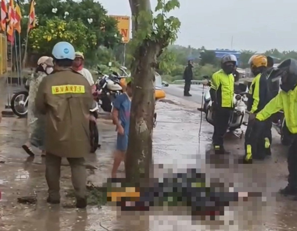 Tai nạn mô tô ở Quốc lộ 1: Hai cha con từ TPHCM gặp nạn thương tâm - Ảnh 1.