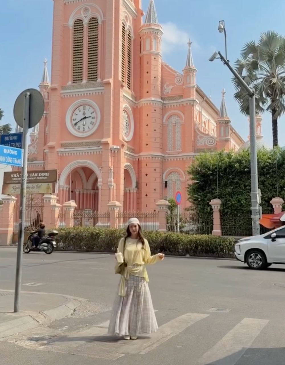 Sao Hàn - Thái đổ bộ Việt Nam: Diễn viên nổi tiếng nhất Thái Lan mê tít bánh ướt, nữ thần Kpop nghiện một thứ ở Phú Quốc- Ảnh 4.