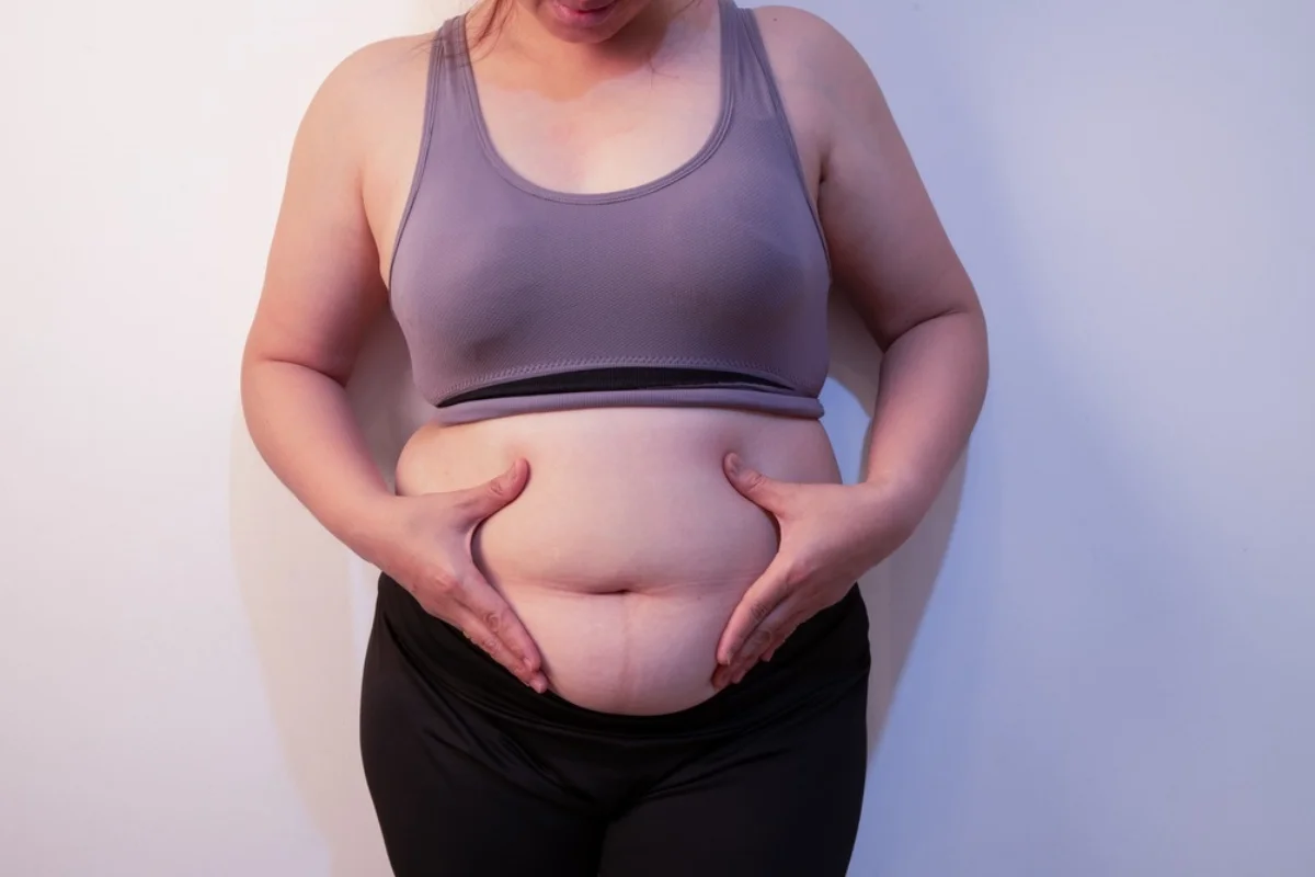 Người phụ nữ 48 tuổi giảm 8,5kg trong 3 tháng! Giảm cân tuổi trung niên không nhờ vận động mạnh, chỉ làm đúng "2 việc" là mỡ bụng biến mất!- Ảnh 2.
