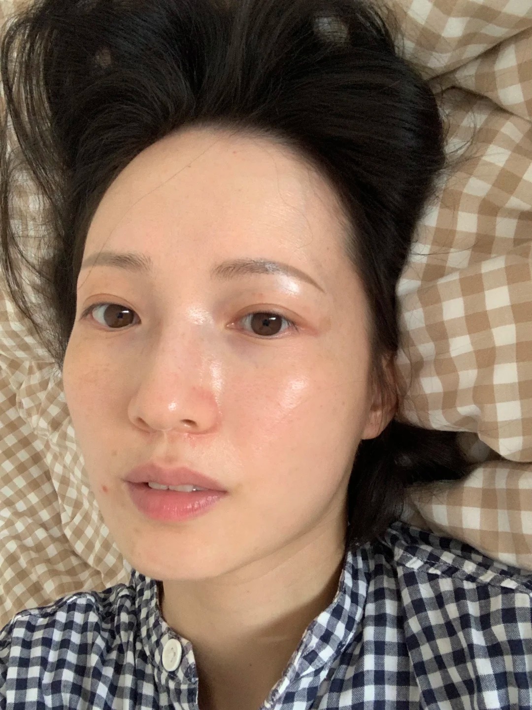 35 tuổi vẫn tự tin để mặt mộc: Tôi nhận ra chống lão hóa không bắt đầu từ serum đắt tiền - Ảnh 1.
