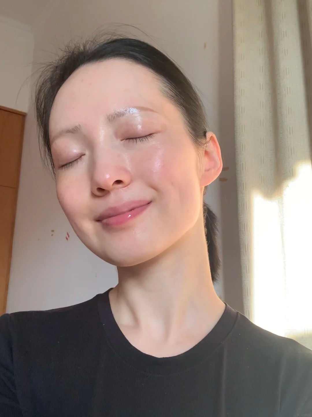 35 tuổi vẫn tự tin để mặt mộc: Tôi nhận ra chống lão hóa không bắt đầu từ serum đắt tiền - Ảnh 4.