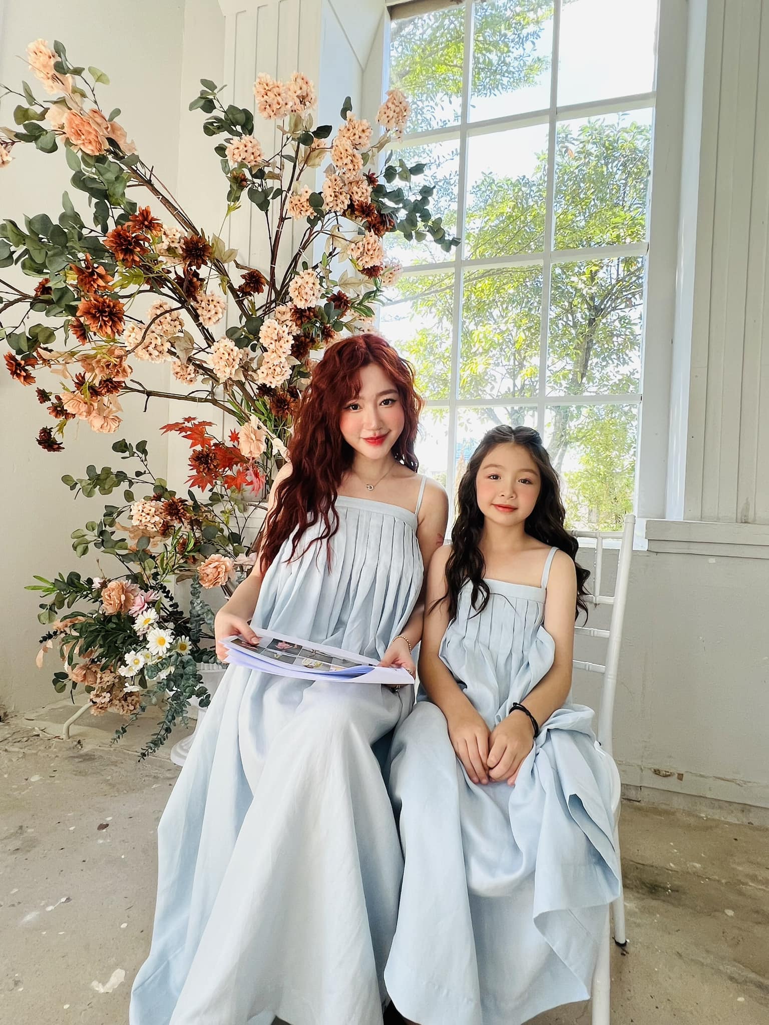 Khoảnh khắc Elly Trần cắt tóc cho con gái thu hút gần 650 nghìn lượt quan tâm, Cadie Mộc Trà gây chú ý vì lớn bổng như thiếu nữ- Ảnh 3. Khoảnh khắc Elly Trần cắt tóc cho con gái thu hút gần 650 nghìn lượt quan tâm, Cadie Mộc Trà gây chú ý vì lớn bổng như thiếu nữ- Ảnh 3.