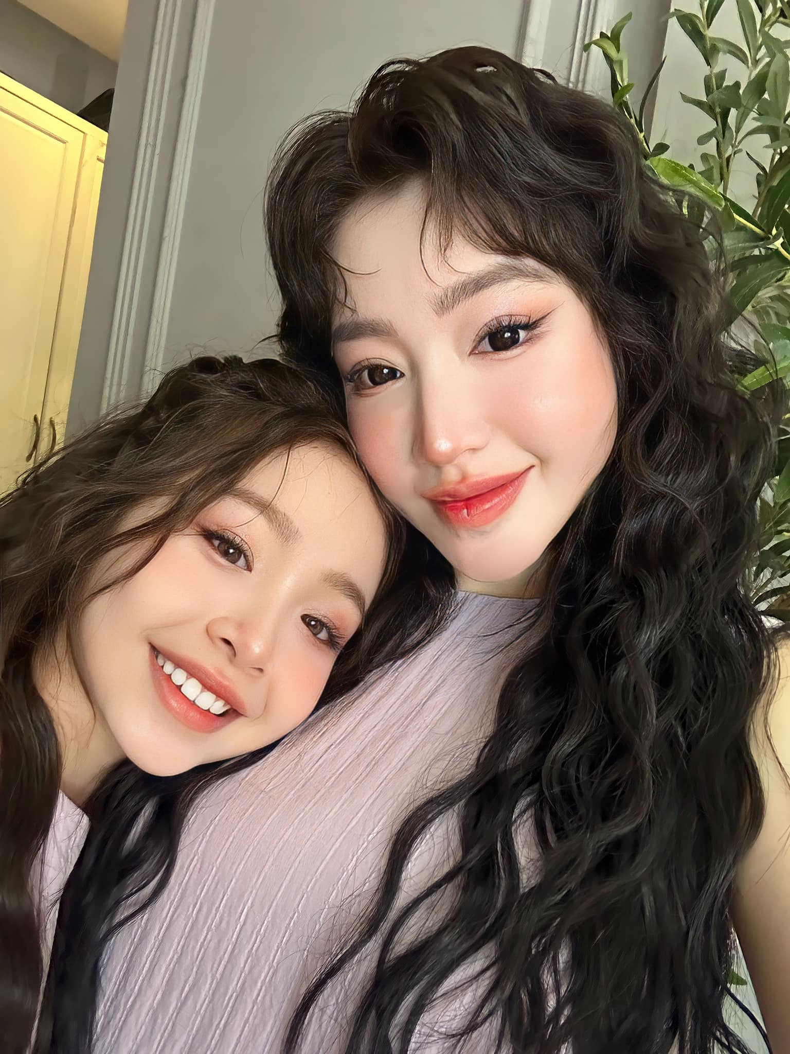 Thiên thần nhí năm ấy các mẹ cài hình nền: Cadie Mộc Trà - Con gái Elly Trần đã 12 tuổi, cao hơn 1m6, mặc chung size với mẹ- Ảnh 11. Thiên thần nhí năm ấy các mẹ cài hình nền: Cadie Mộc Trà - Con gái Elly Trần đã 12 tuổi, cao hơn 1m6, mặc chung size với mẹ- Ảnh 11.