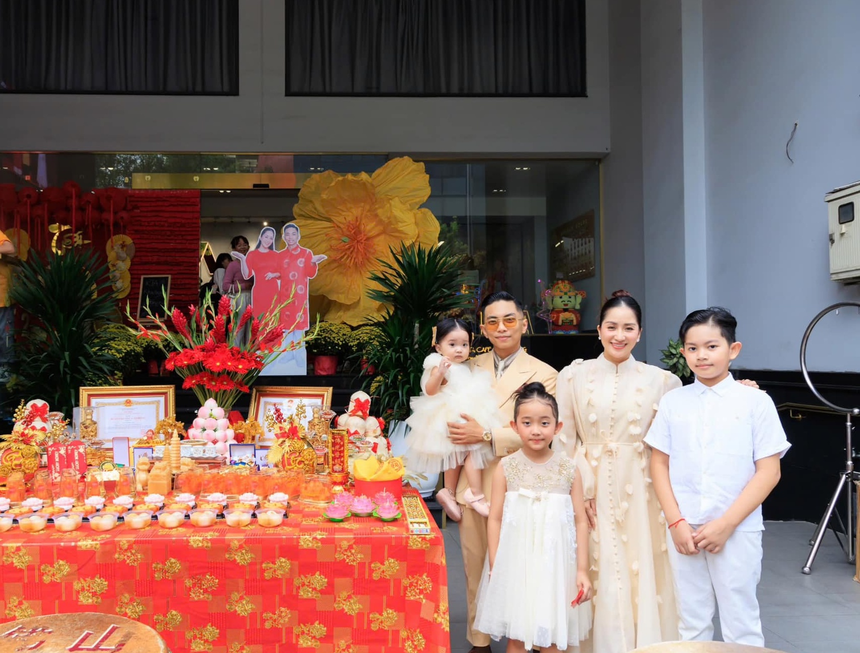 Nghệ sĩ xây biệt thự 6 tầng, trăm tỷ đồng ngay mặt đường Hoàng Hoa Thám, cưới một viện trưởng- Ảnh 5.