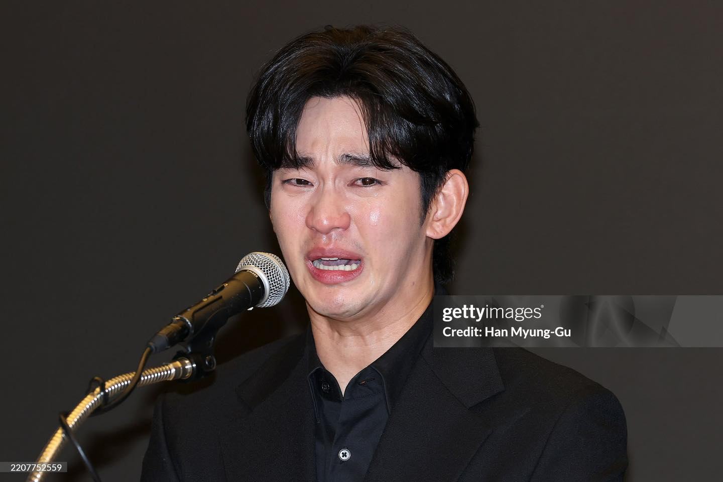 Kim Soo Hyun vào viện điều trị tâm lý, diện mạo giờ gầy sọp thê thảm- Ảnh 1.