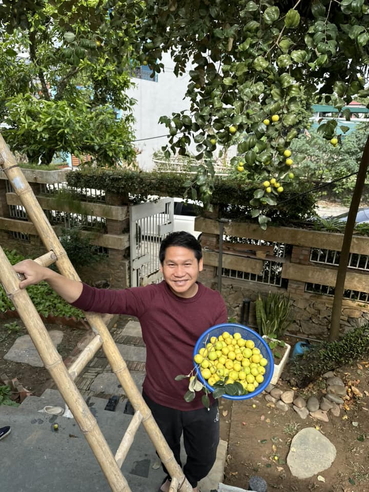 "Ông hoàng nhạc đỏ" cưới vợ vừa đẹp vừa giỏi, vui thú điền viên trong biệt thự 4000m2 ở Hà Nội- Ảnh 13.