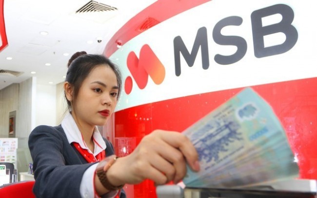 Tiếp tục bị khối ngoại 