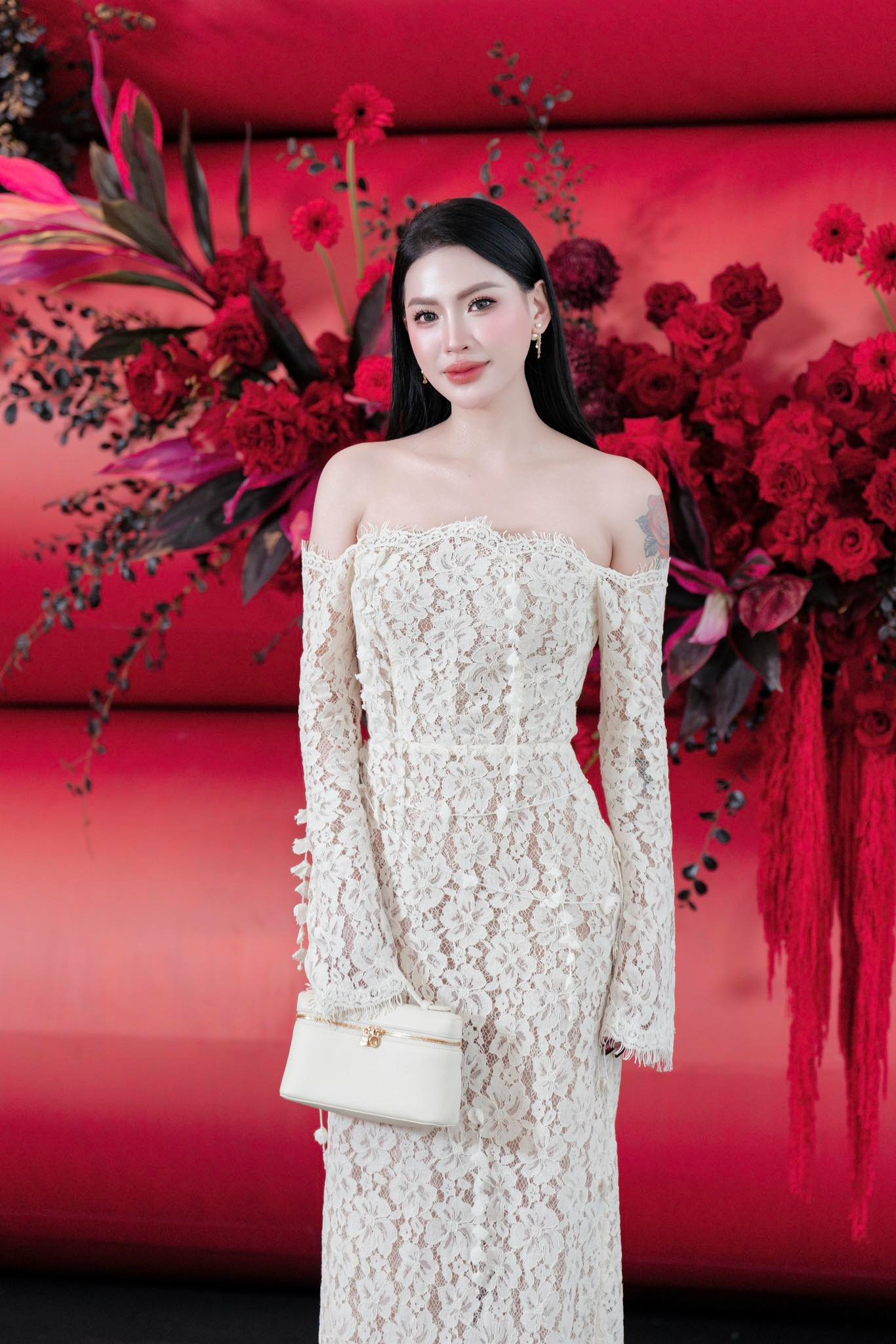 Soi cận hình xăm khiến Võ Hà Linh muốn tự đánh mình 20 cái, mặc đồ đắt tiền vẫn trông “cheap”- Ảnh 3.
