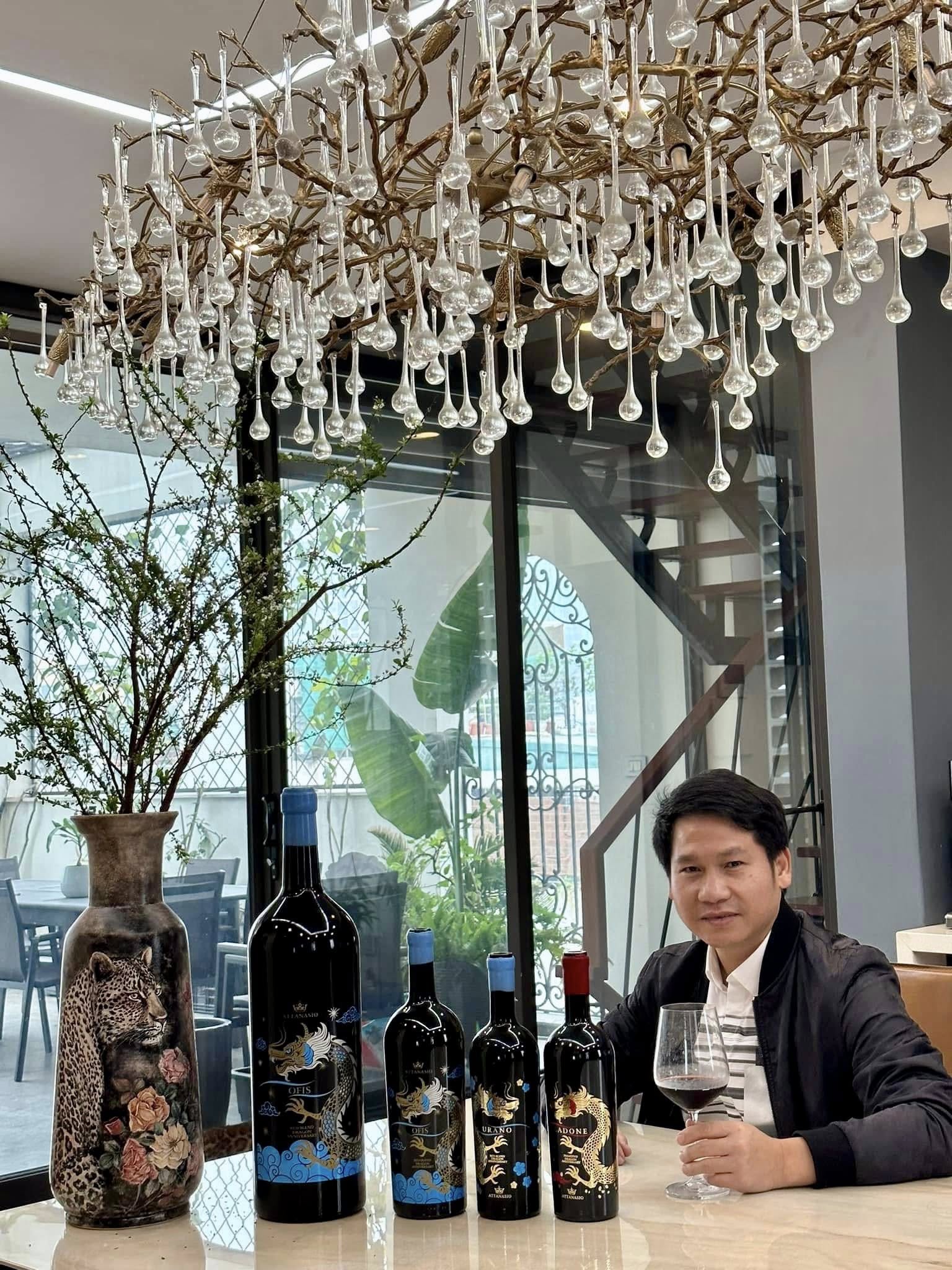 "Ông hoàng nhạc đỏ" cưới vợ vừa đẹp vừa giỏi, vui thú điền viên trong biệt thự 4000m2 ở Hà Nội- Ảnh 3.