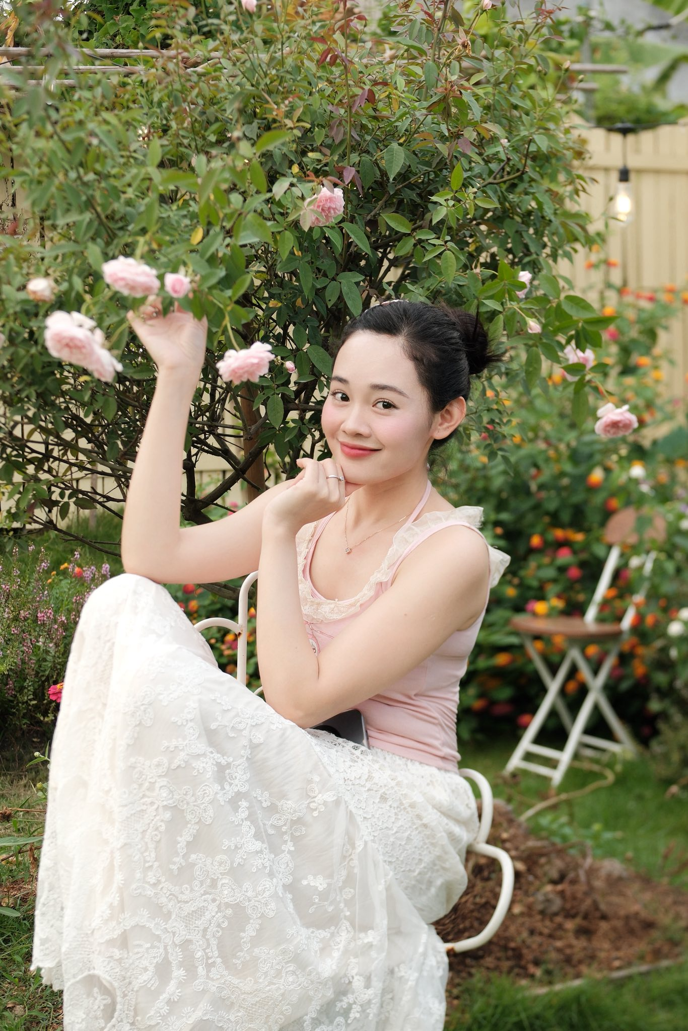 Bỏ việc văn phòng, dùng ChatGPT thiết kế khu vườn trên mảnh đất 1000m2: "Hết đau cổ vai gáy thì chuyển sang đau lưng vì cuốc đất"- Ảnh 5.