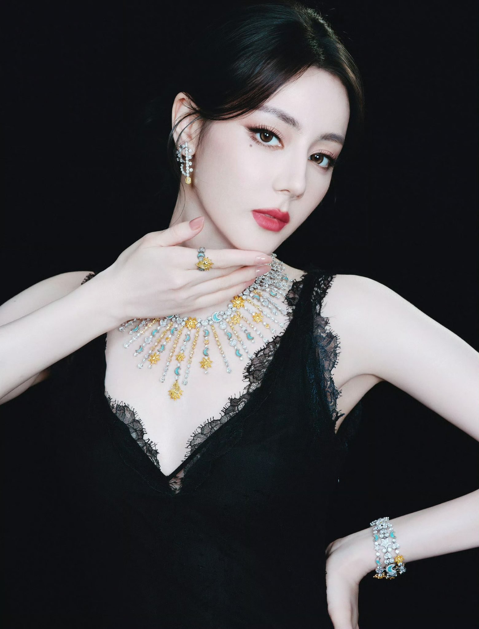 10 mỹ nhân đẹp nhất thế giới 2026: Địch Lệ Nhiệt Ba xếp sau Jisoo (BLACKPINK), hạng 1 visual xô đổ mọi chuẩn mực- Ảnh 9.