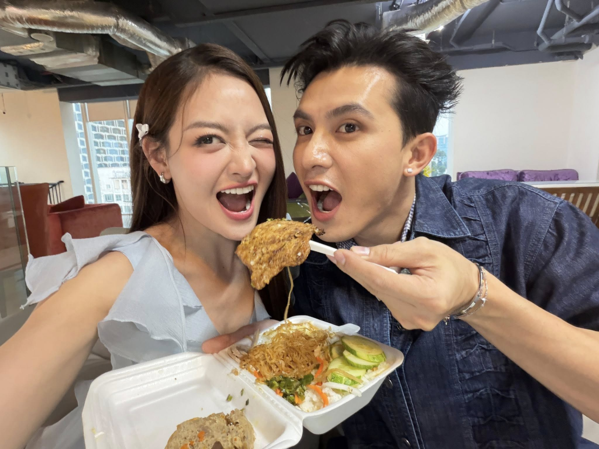 Cặp đôi Vbiz bị soi 1001 hint hẹn hò: Nhà trai visual chuẩn vàng ngọc châu báu, nhà gái 14 tuổi nổi khắp cả nước- Ảnh 2. Cặp đôi Vbiz bị soi 1001 hint hẹn hò: Nhà trai visual chuẩn vàng ngọc châu báu, nhà gái 14 tuổi nổi khắp cả nước- Ảnh 2.