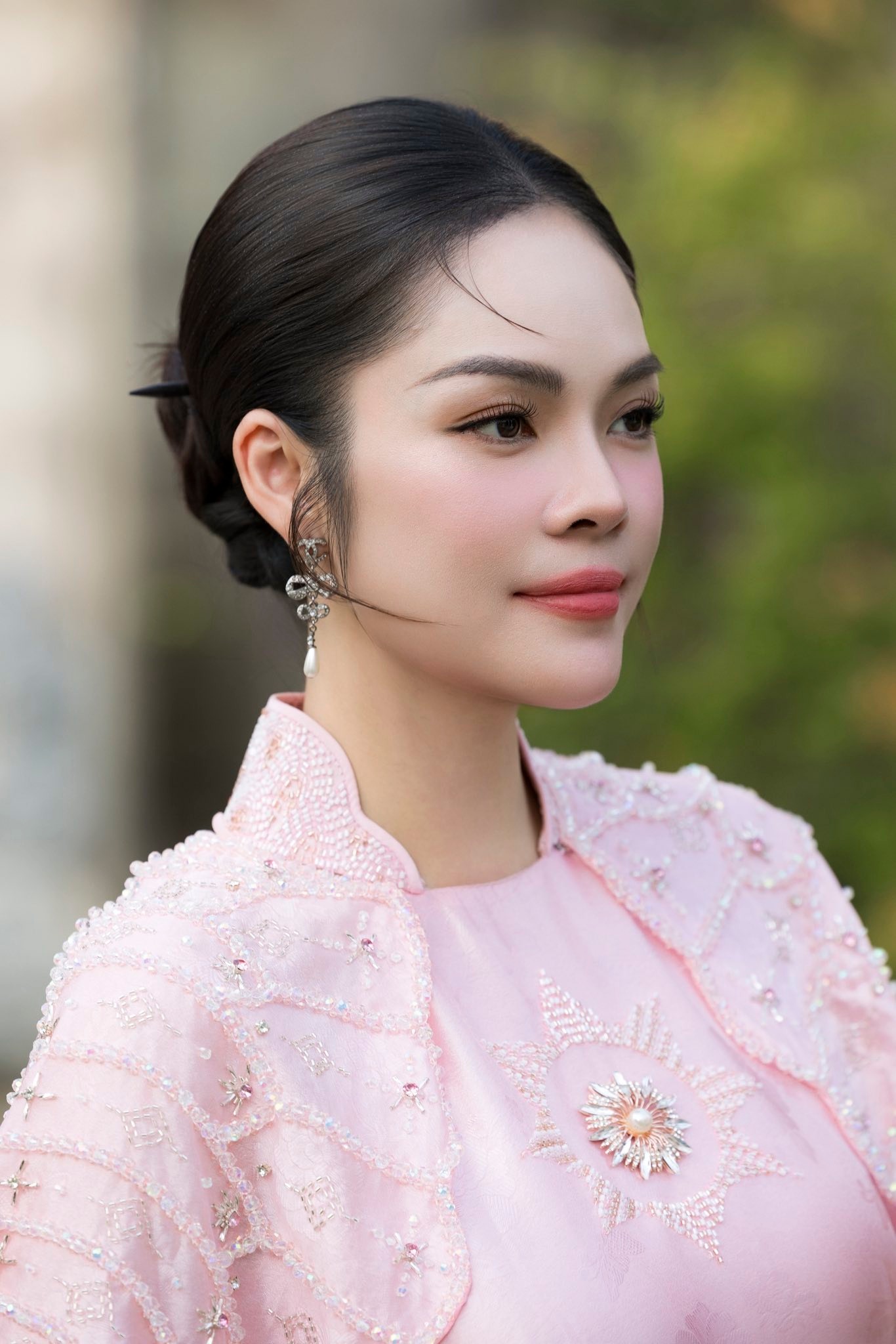 Khung hình đang hút cả triệu view: Đối thủ của Ngọc Trinh chưa bằng 1 mỹ nhân miền Tây- Ảnh 6.