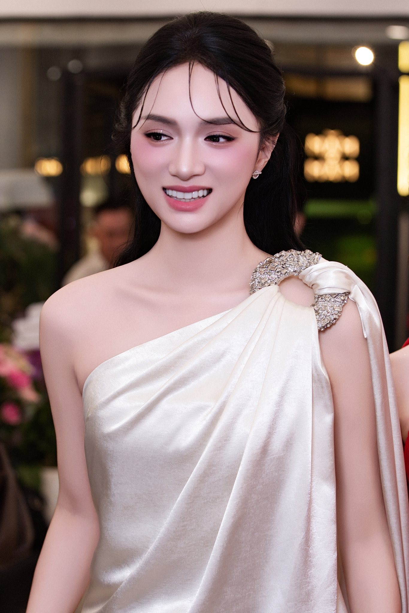 Hương Giang lên đồ "chặt chém", mang 700 triệu nhập cuộc Miss Grand mùa All stars- Ảnh 3.