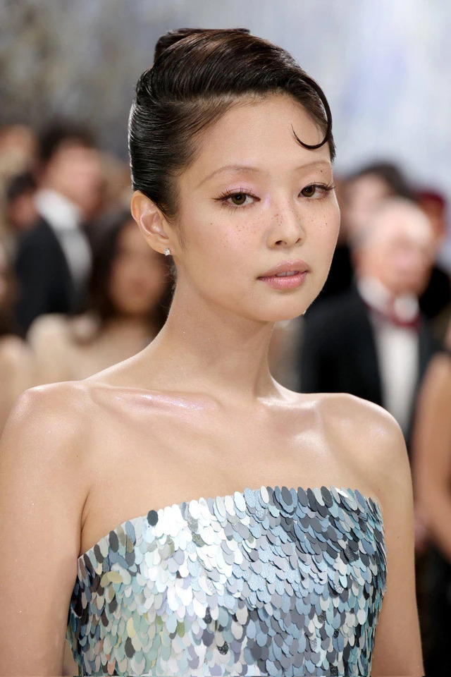 Jennie biến con gái khắp cõi mạng thành “tiên cá”: Trend makeup cực phẩm cho mùa hè đây chứ đâu- Ảnh 1.