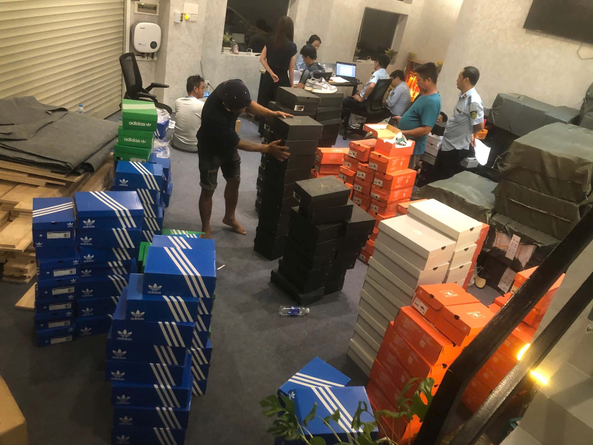 Thanh Store - shop giày vừa bị nêu tên trên trang Thông Tin Chính Phủ từng bị cộng đồng chơi sneaker tố 