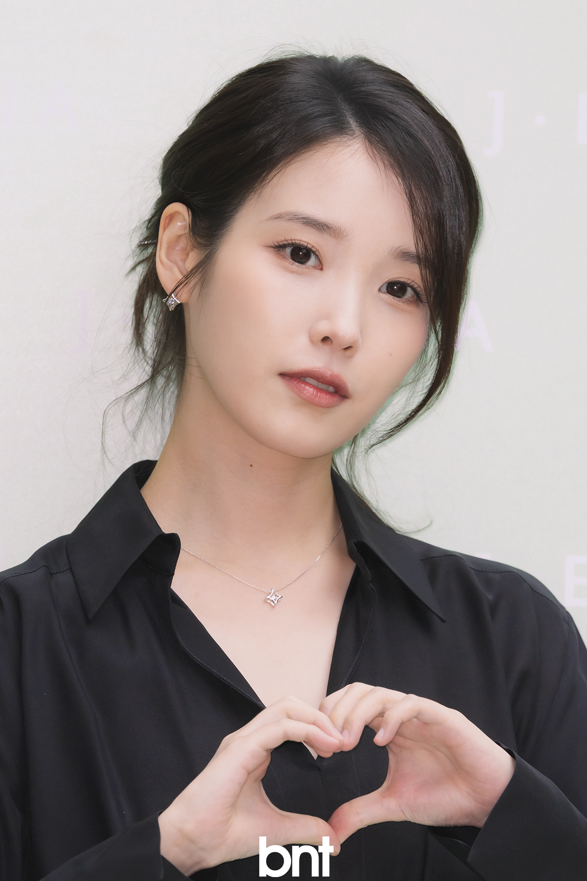 Showbiz có mỹ nhân cứ ra nhạc là top 1 cả nước, bỗng thành "tội đồ quốc dân" xin lỗi vẫn không được tha  - Ảnh 13.