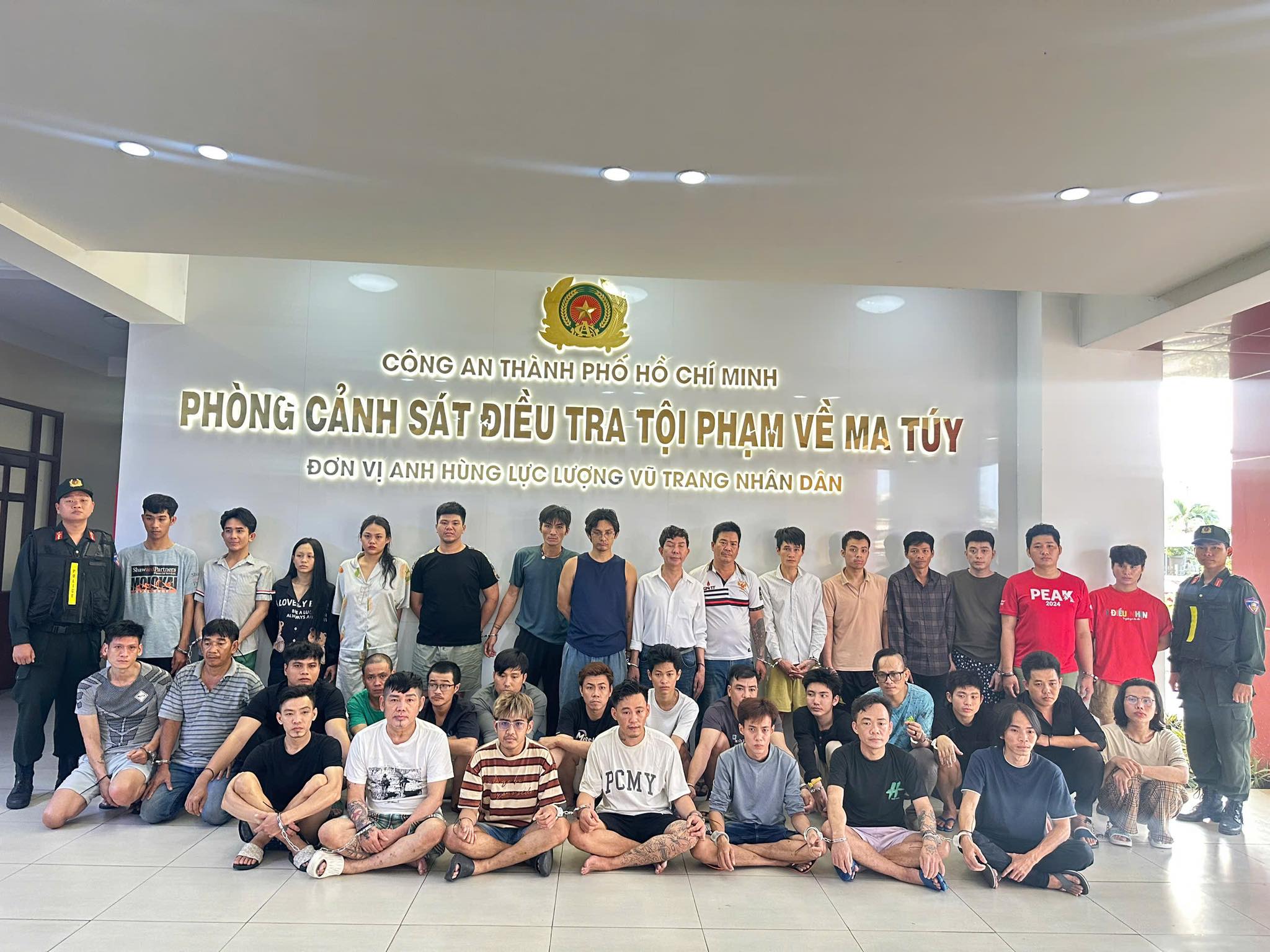 Khởi tố, bắt tạm giam ca sĩ Long Nhật và hơn 70 đối tượng trong đường dây ma tuý đặc biệt lớn - Ảnh 2.