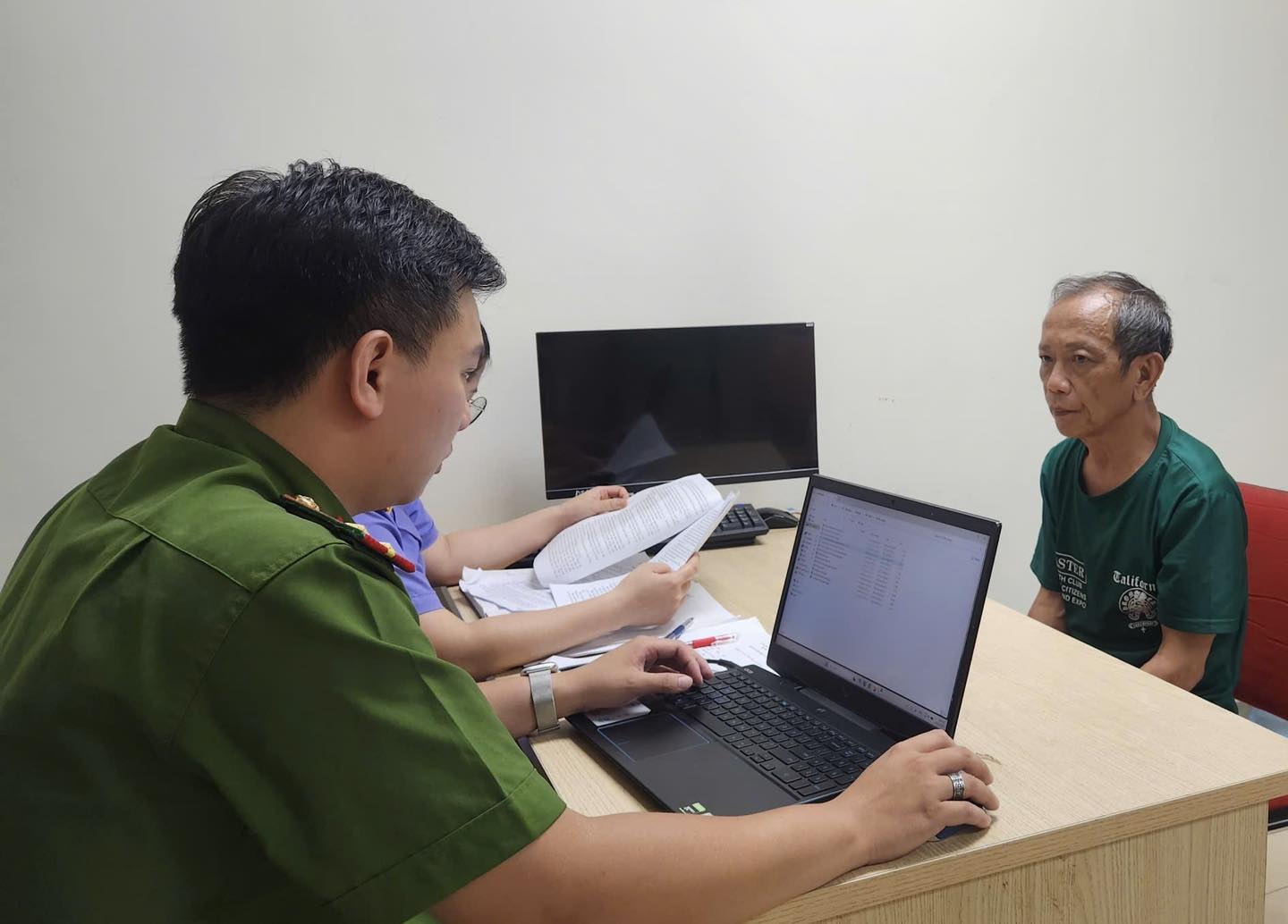 Ra lệnh tạm giữ hình sự "thần y" Nguyễn Tiến Nam- Ảnh 1.