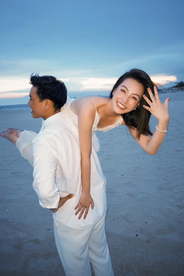 "Nàng thơ" Mắt Biếc vừa được cầu hôn, danh tính chồng sắp cưới cực bí ẩn- Ảnh 1.