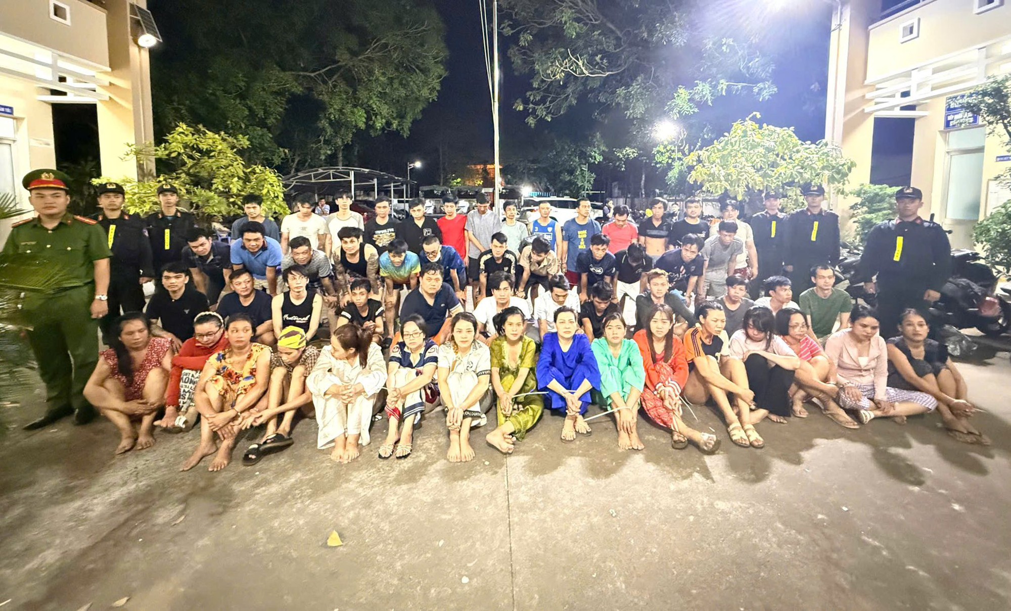 Hơn 170 đối tượng tội phạm ma túy nguy hiểm sa lưới trên địa bàn TP.HCM- Ảnh 2. Hơn 170 đối tượng tội phạm ma túy nguy hiểm sa lưới trên địa bàn TP.HCM- Ảnh 2.