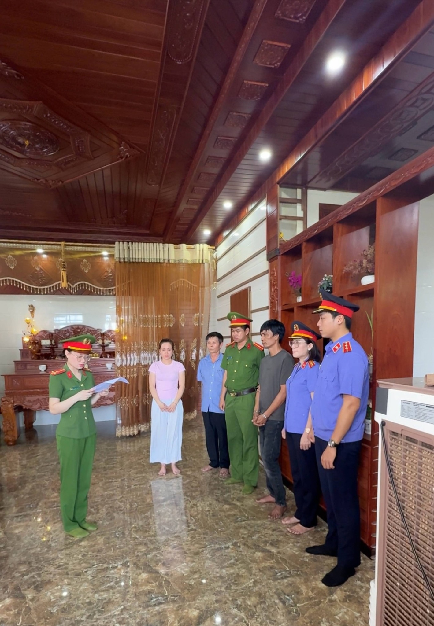 Lừa bán đất với sổ hồng giả: Phan Ngọc Linh chiếm đoạt hơn 500 triệu đồng - Ảnh 2. Lừa bán đất với sổ hồng giả: Phan Ngọc Linh chiếm đoạt hơn 500 triệu đồng - Ảnh 2.