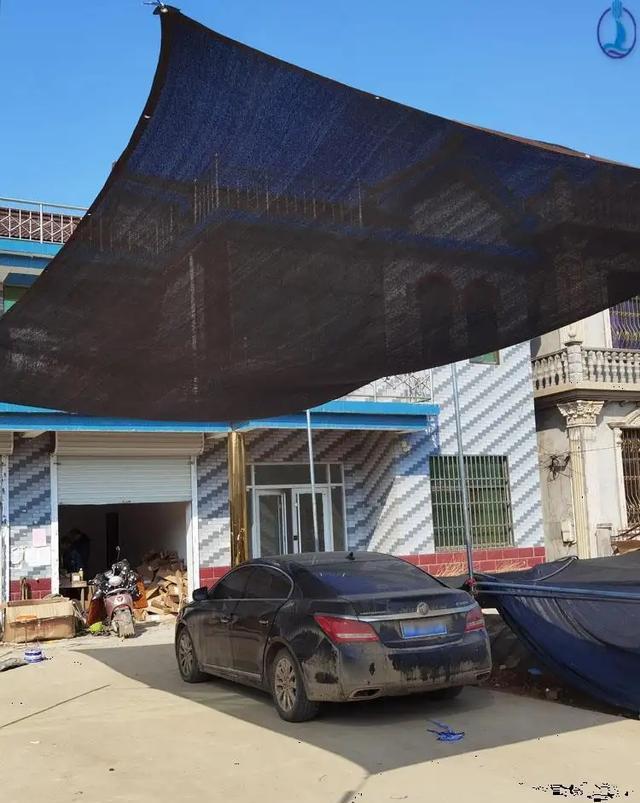 Làm thế nào để chống nóng hiệu quả cho nhà tầng trên cùng? 7 cách giúp giảm vài độ trong mùa hè, ngủ ngon mà không phải bật điều hòa cả đêm - Ảnh 2.