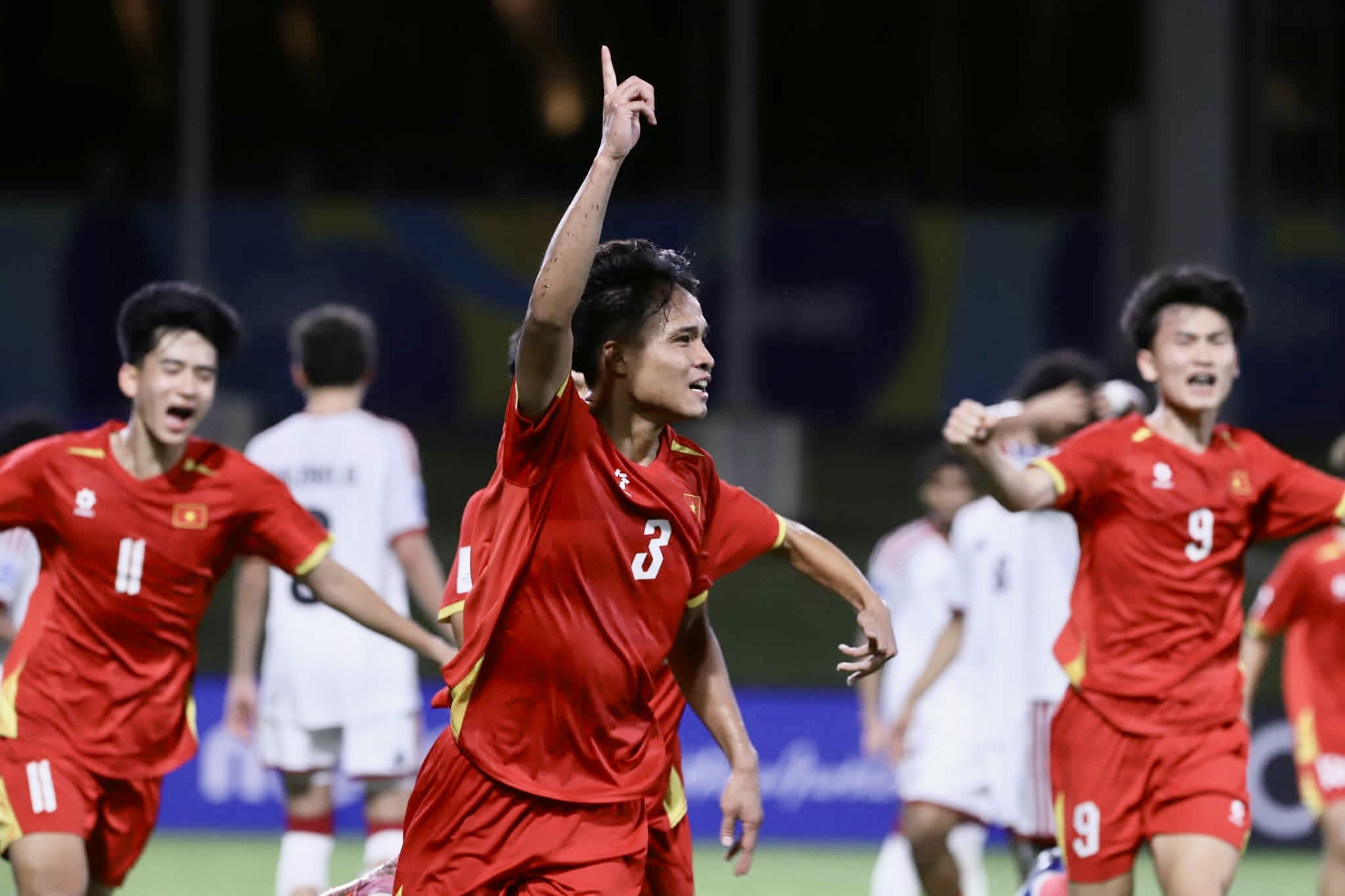 Diễn biến U17 Việt Nam đấu với UAE: VÀO RỒI! 3-2 cho Việt Nam - Ảnh 1.