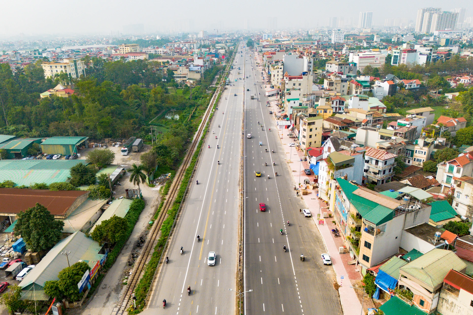 Chuẩn bị thu hồi đất triển khai siêu tuyến đường 6 tỷ USD, đi qua sân vận động lớn nhất thế giới của tỷ phú Phạm Nhật Vượng- Ảnh 1.
