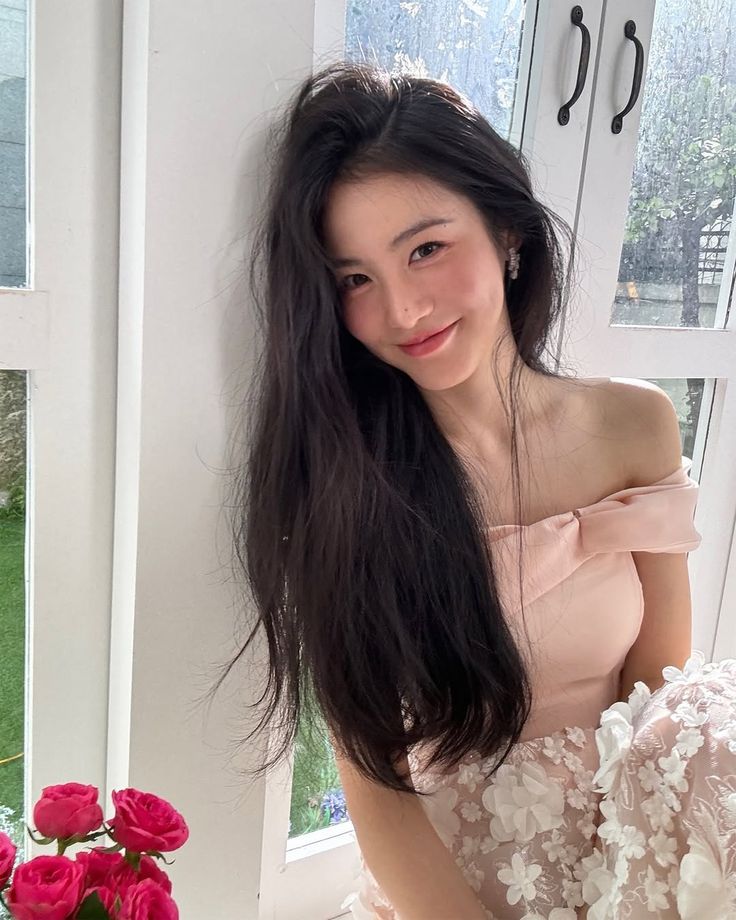 "Ác nữ" trên phim ngoài đời hiền như tiên nữ: Mặt xinh dáng xịn, mặc đẹp không trượt phát nào- Ảnh 4.